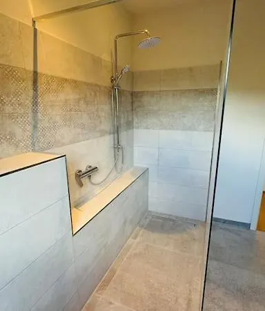 Gemuetliches Mit Viel Platz, Terrasse Und Stellplatz Appartamento